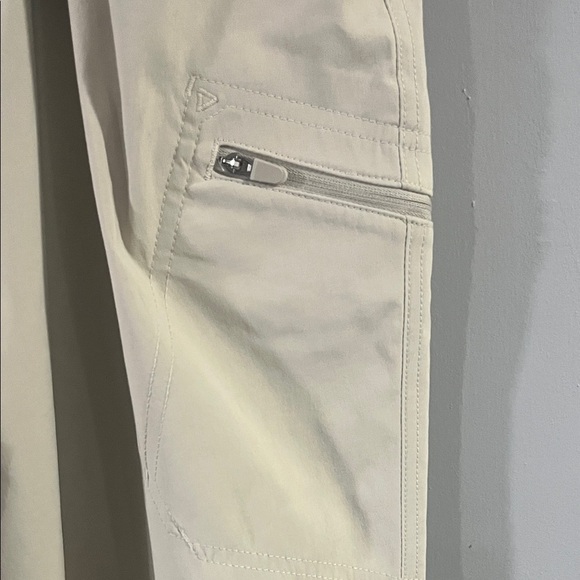 Eddie Bauer Woman’s Tan Cargo Pants Size 20 - Picture 5 of 9